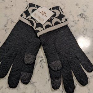New Coach New York Logo Tech Knit Gloves - Black & White Logo
